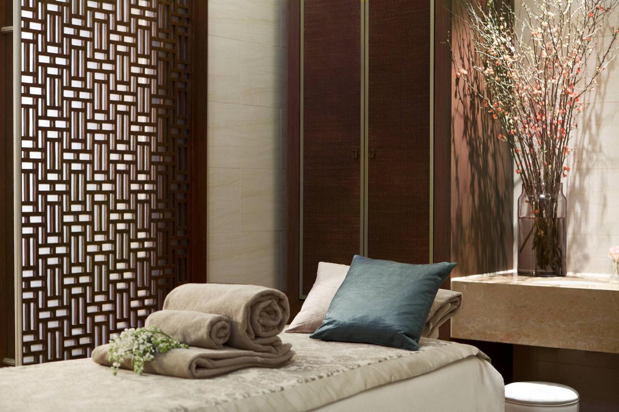 The Ritz-carlton,