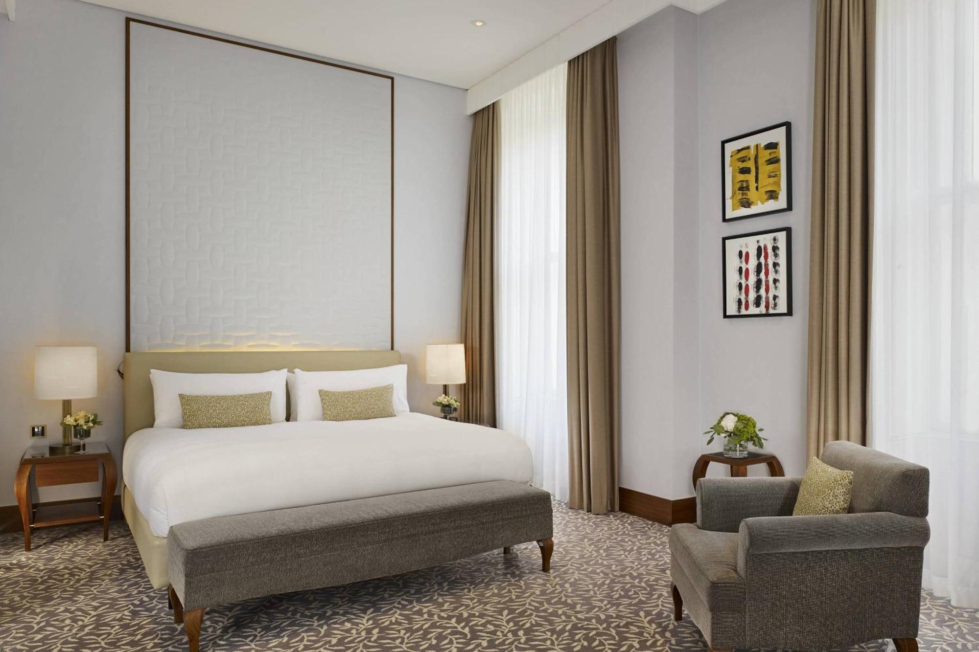 The Ritz-carlton, Hotel