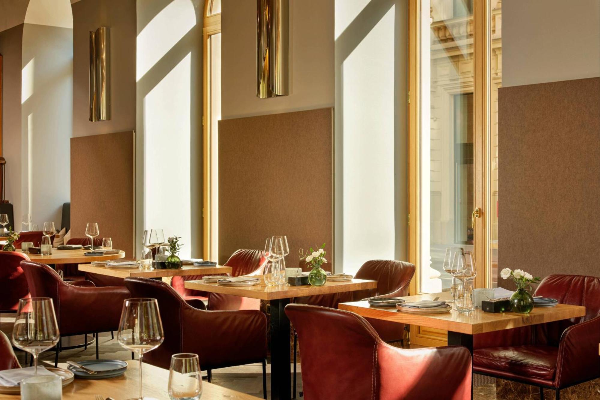 The Ritz-carlton, Hotel