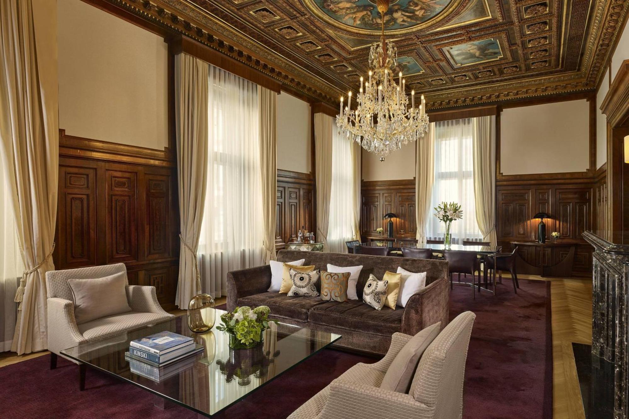 The Ritz-carlton, Hotel 5*