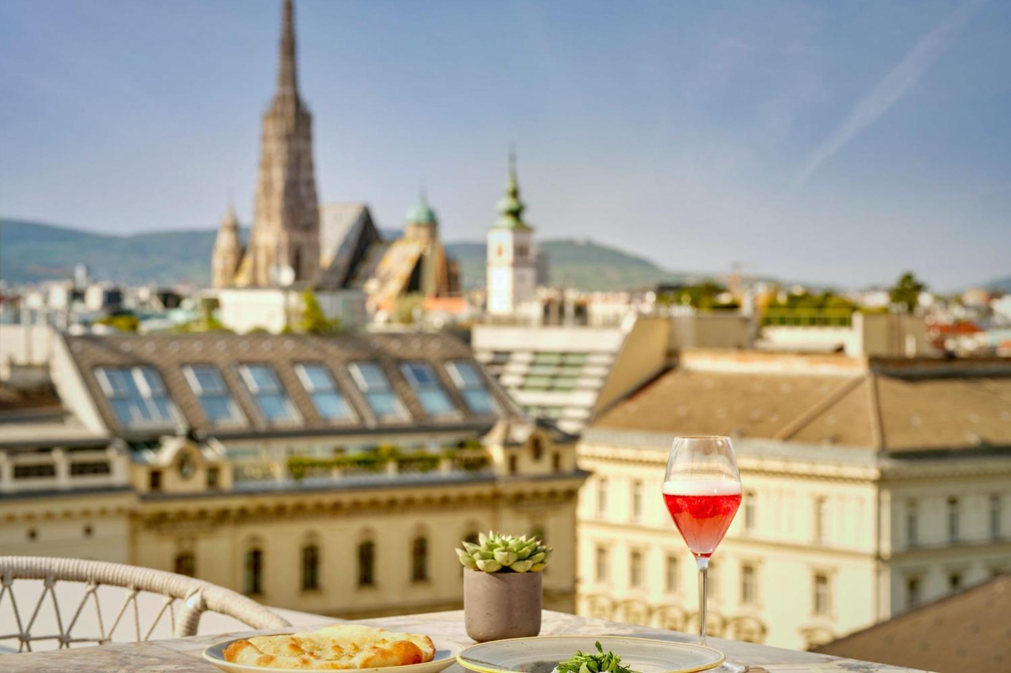 The Ritz-carlton, Hotel