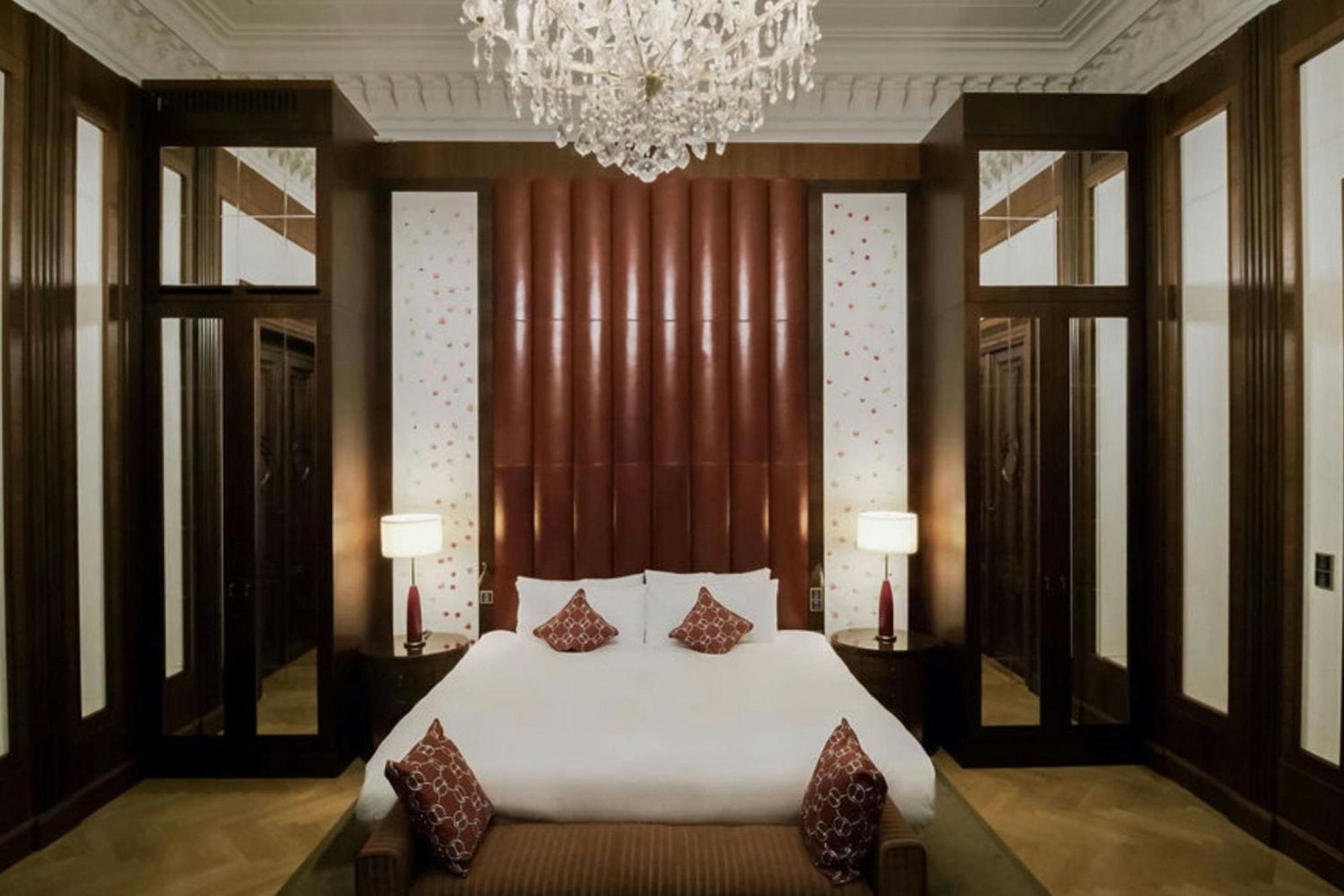 The Ritz-carlton,